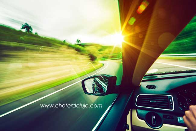 coche con conductor en verano